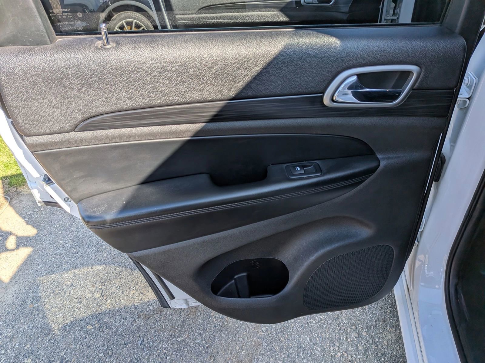 Used 2019 Jeep Grand Cherokee Altitude image 25