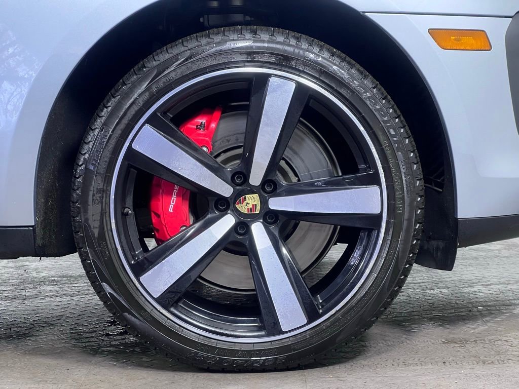 Certified 2024 Porsche Macan GTS image 13