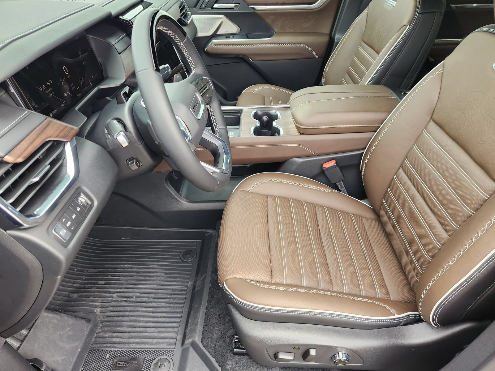 New 2026 GMC Acadia Denali Ultimate w/ LPO, Floor Liner Package AWD/4WD image 16