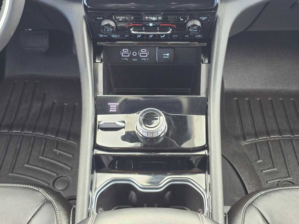 Used 2023 Jeep Grand Cherokee Limited w/ Black Appearance Package AWD/4WD image 13