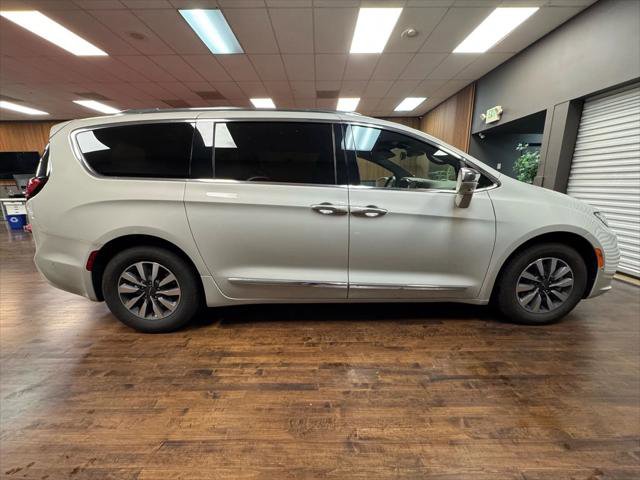 Used 2021 Chrysler Pacifica Limited w/ Premium & Safety Sphere Group image 4