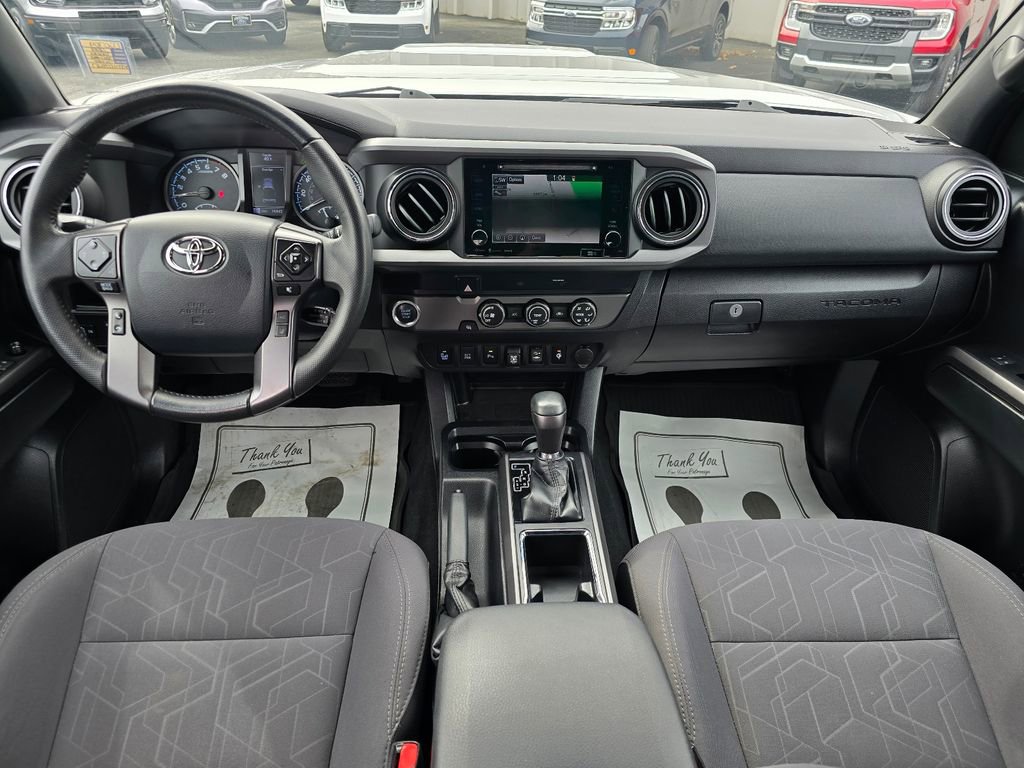 Used 2019 Toyota Tacoma TRD Sport w/ Technology Package image 3