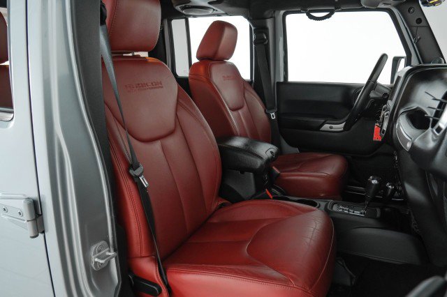 Used 2013 Jeep Wrangler Unlimited Rubicon image 32