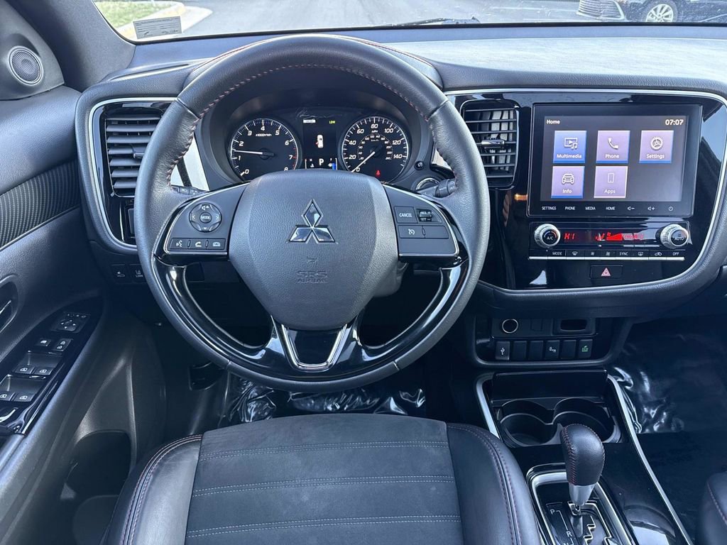 Used 2020 Mitsubishi Outlander LE AWD/4WD image 13