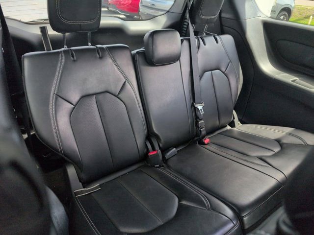 Used 2025 Chrysler Pacifica Select image 29