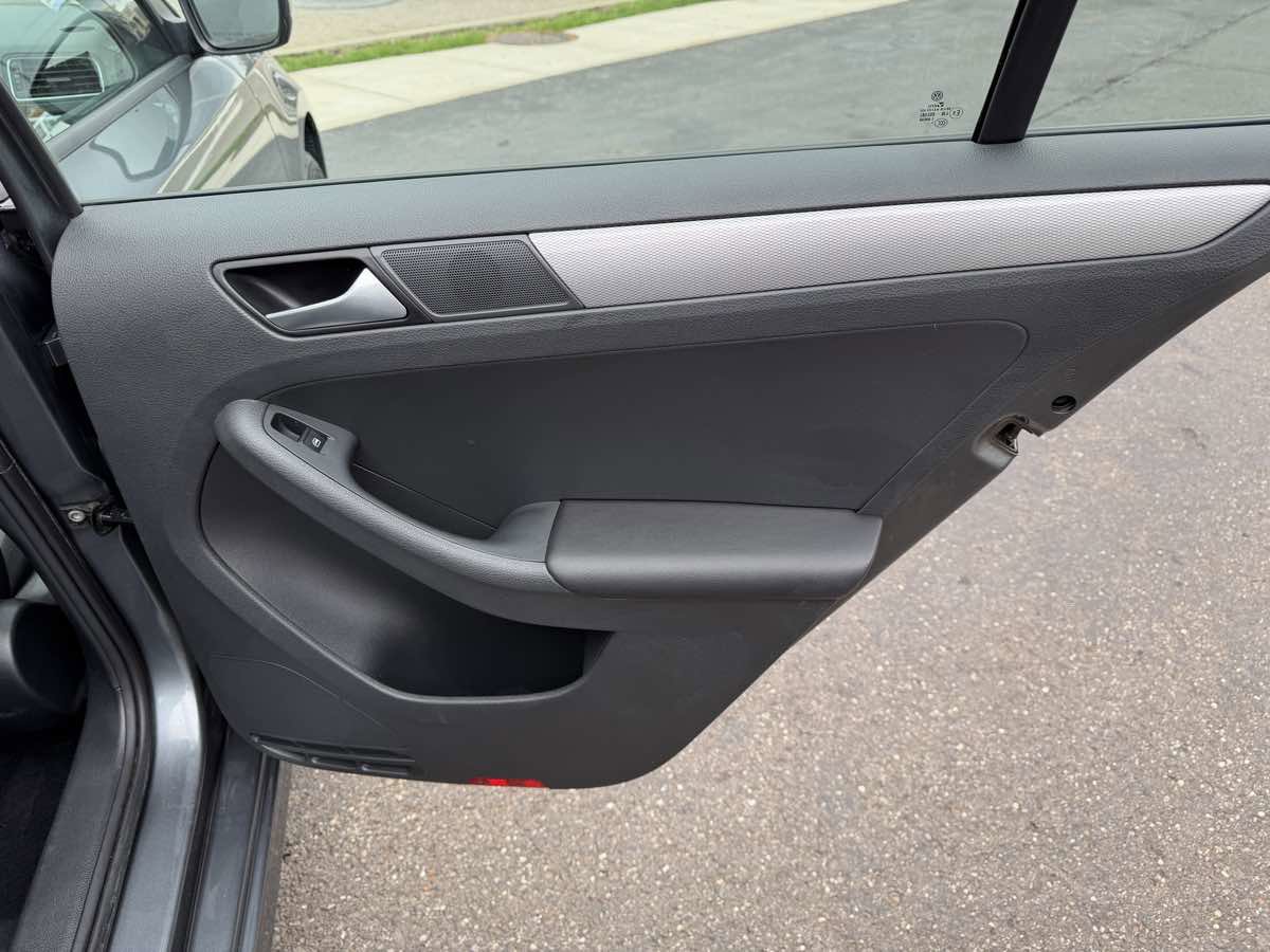 Used 2018 Volkswagen Jetta S w/ Cold Weather Package FWD image 18