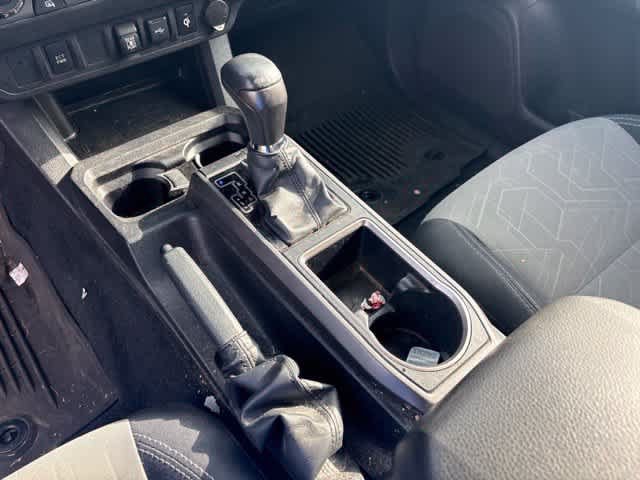 Used 2022 Toyota Tacoma TRD Off-Road AWD/4WD image 18