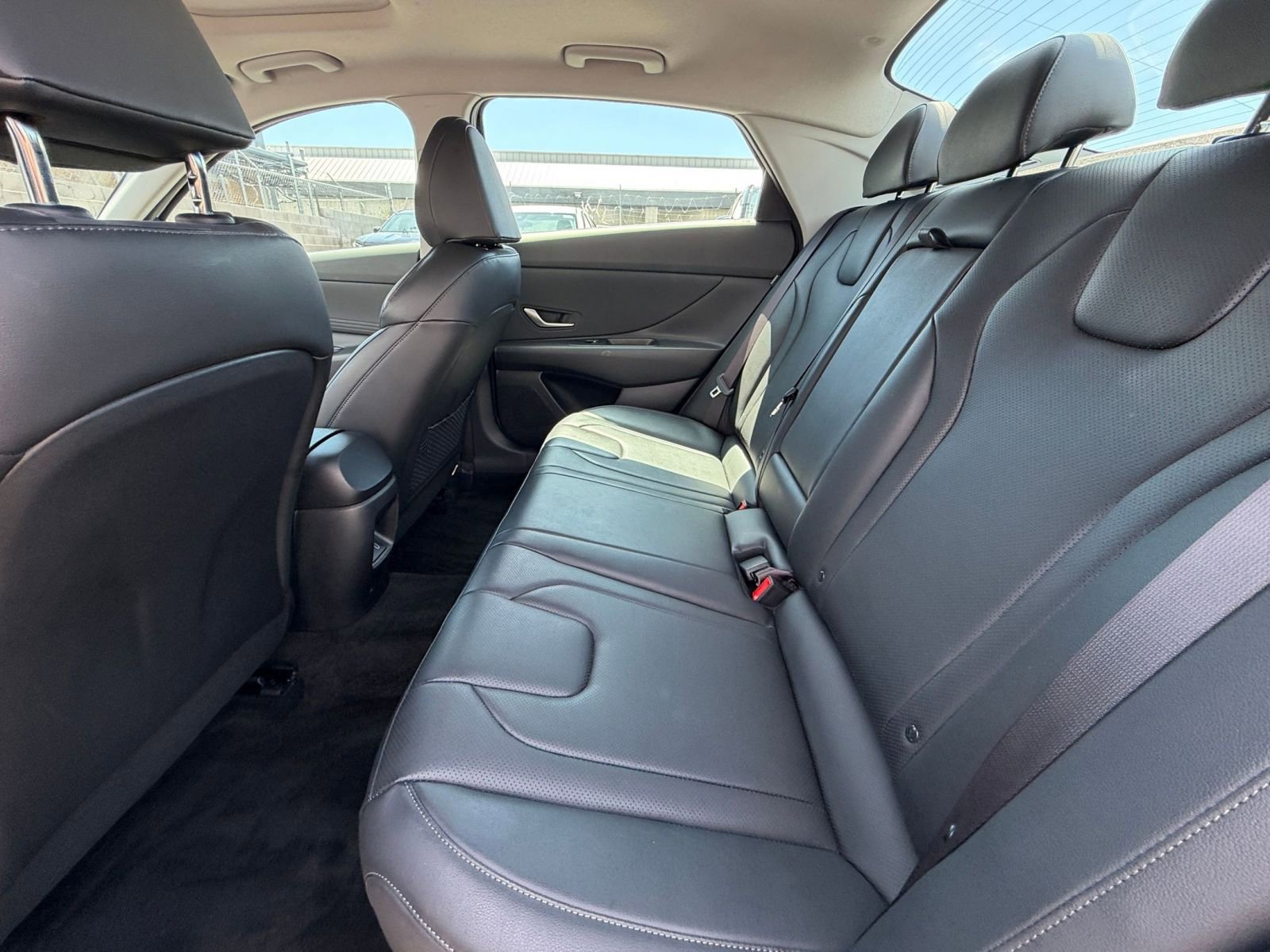 Used 2025 Hyundai Elantra Limited FWD image 27