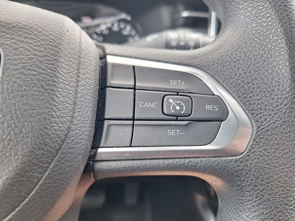 Used 2023 Jeep Compass Sport image 13