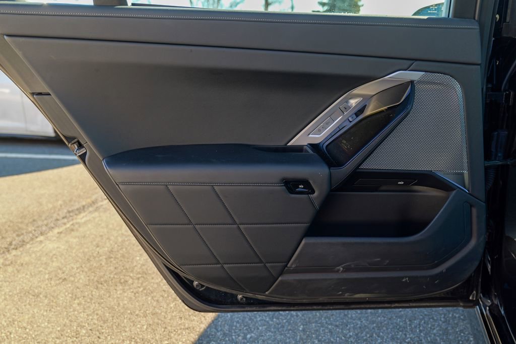 Used 2023 BMW 740i w/ Parking Assistance Package image 25