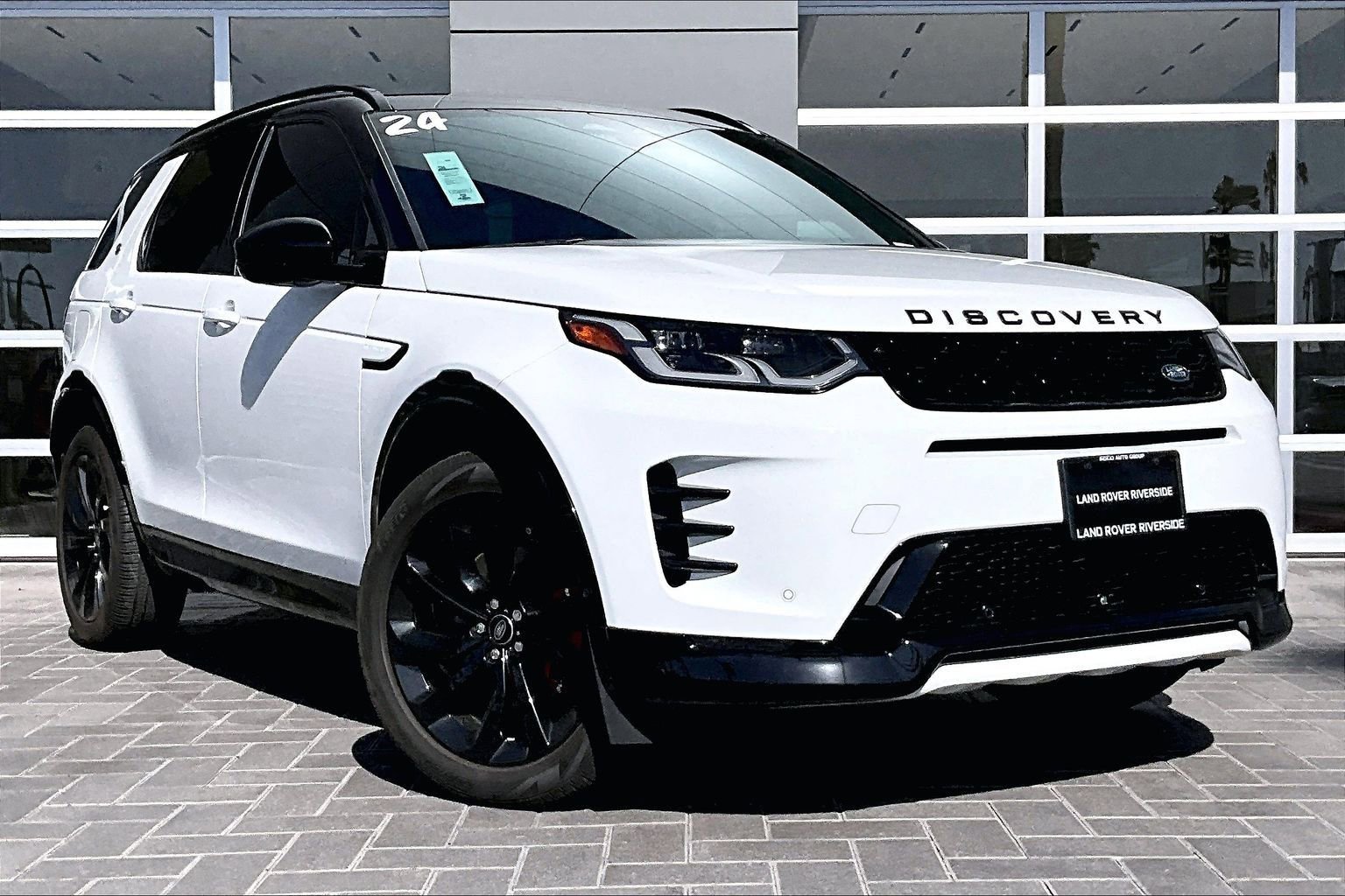 Used 2024 Land Rover Discovery Sport Dynamic SE AWD/4WD image 3