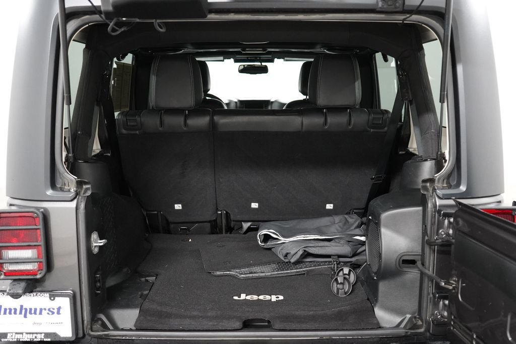Used 2014 Jeep Wrangler Unlimited Sahara w/ Connectivity Group AWD/4WD image 30