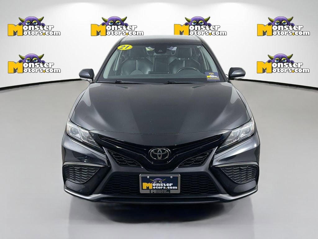 Used 2021 Toyota Camry SE image 2