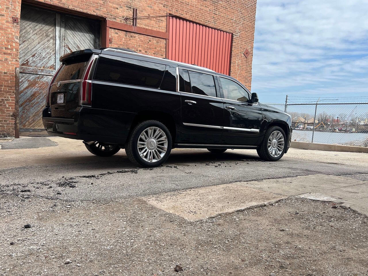 Used 2015 Cadillac Escalade ESV Premium image 27