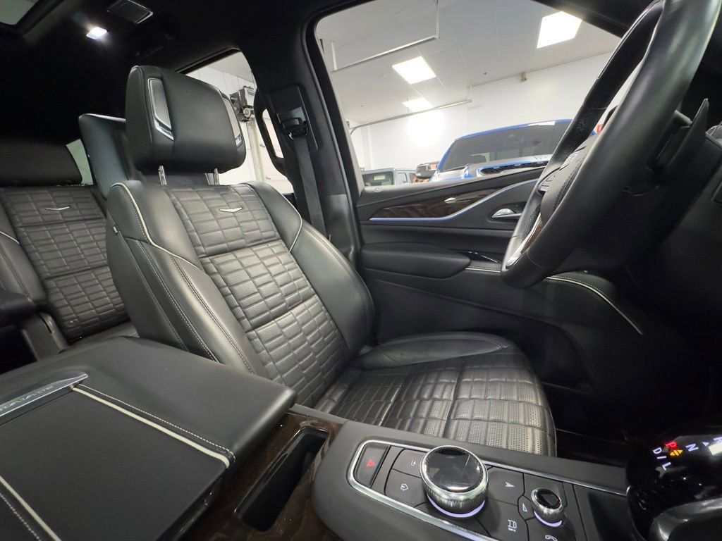 Used 2022 Cadillac Escalade Sport Platinum w/ LPO, ONYX Package image 19