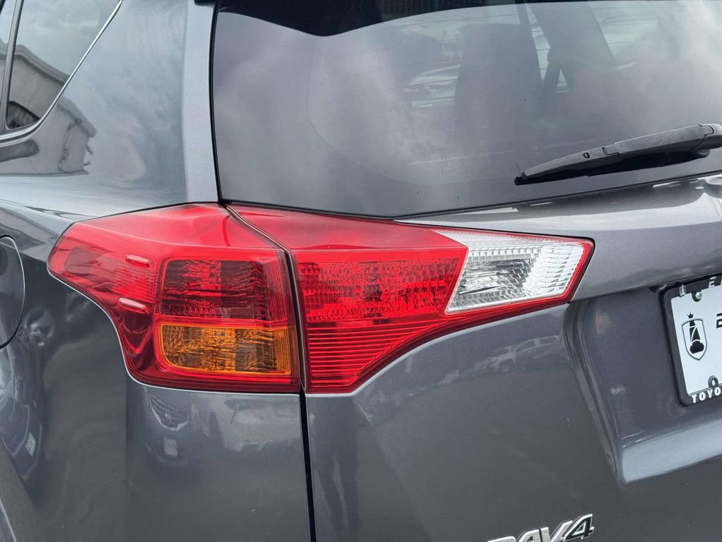 Used 2015 Toyota RAV4 XLE AWD/4WD image 13