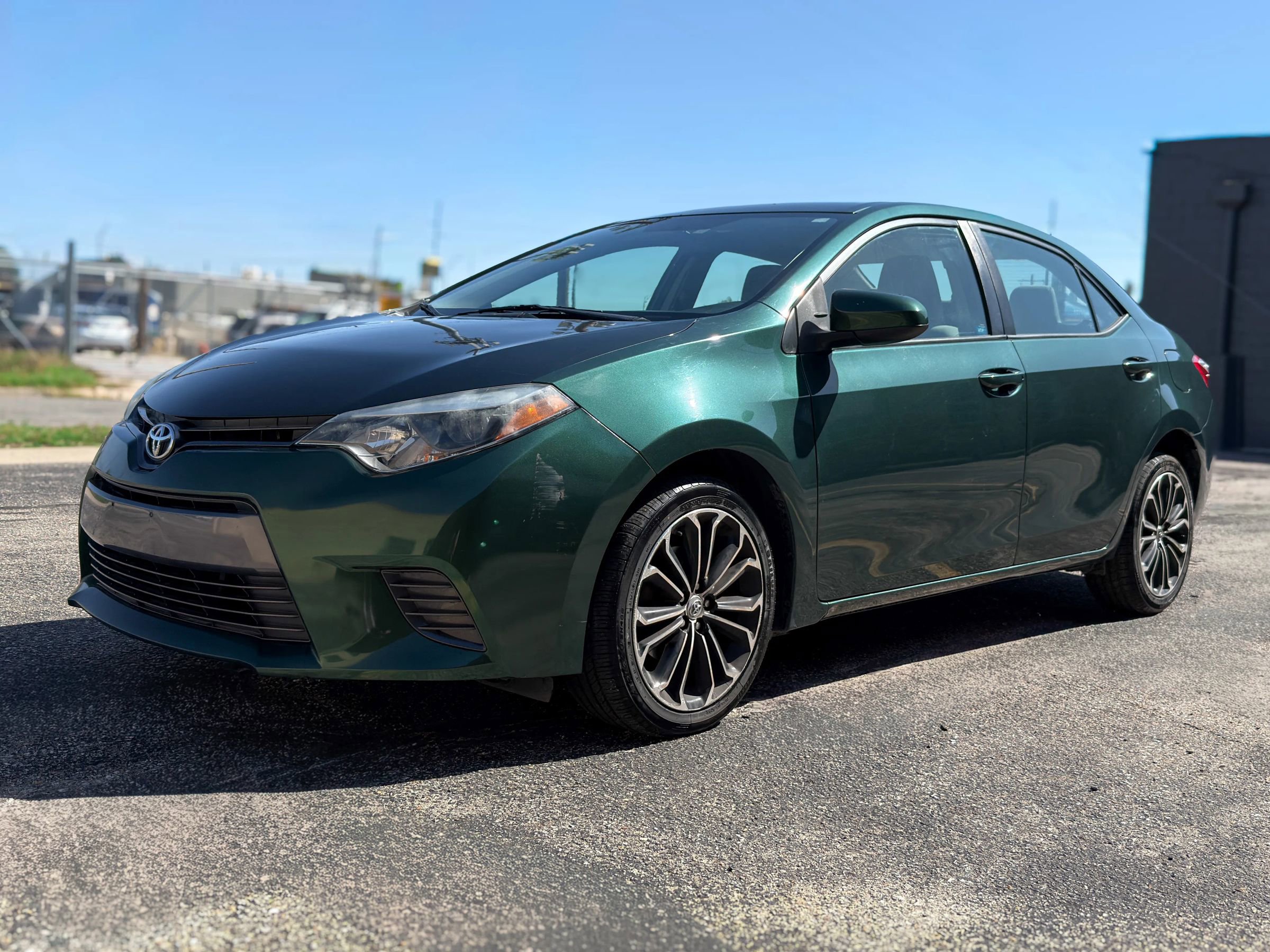 Used 2016 Toyota Corolla LE FWD image 3