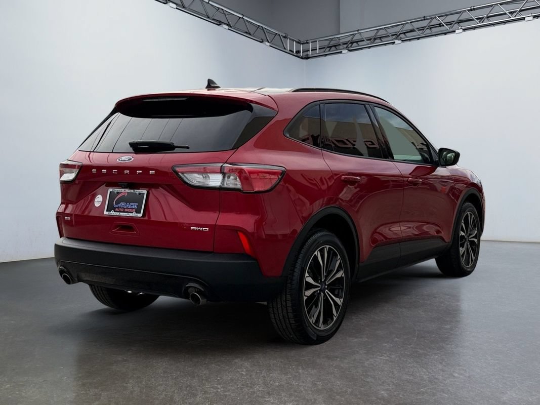 Used 2022 Ford Escape SE w/ SE Sport Appearance Package AWD/4WD image 5