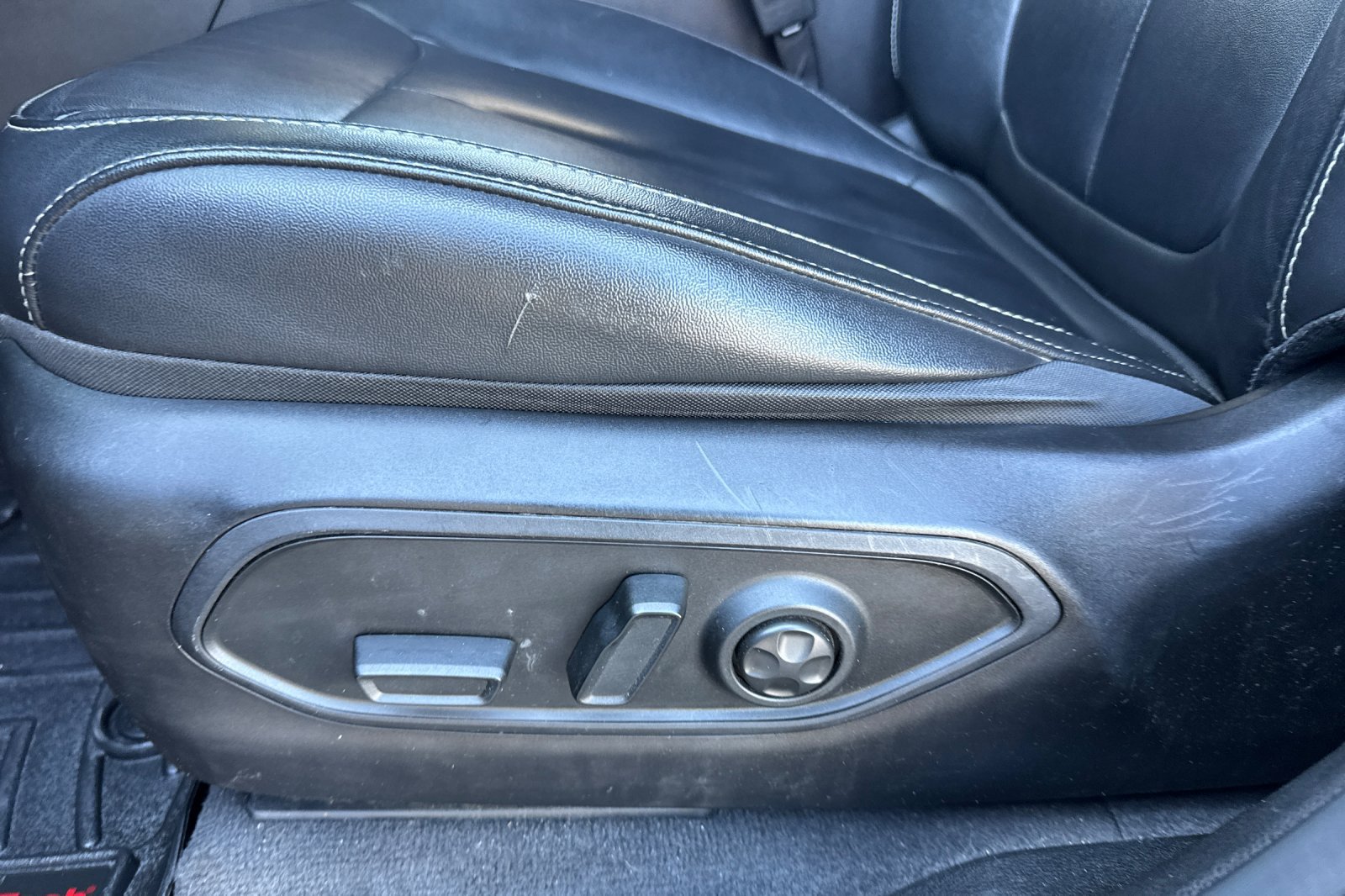Used 2022 Jeep Grand Cherokee L Limited RWD image 14