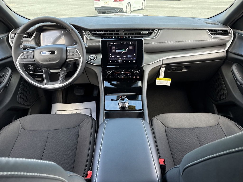 New 2025 Jeep Grand Cherokee Laredo X w/ Luxury Tech Group I image 27