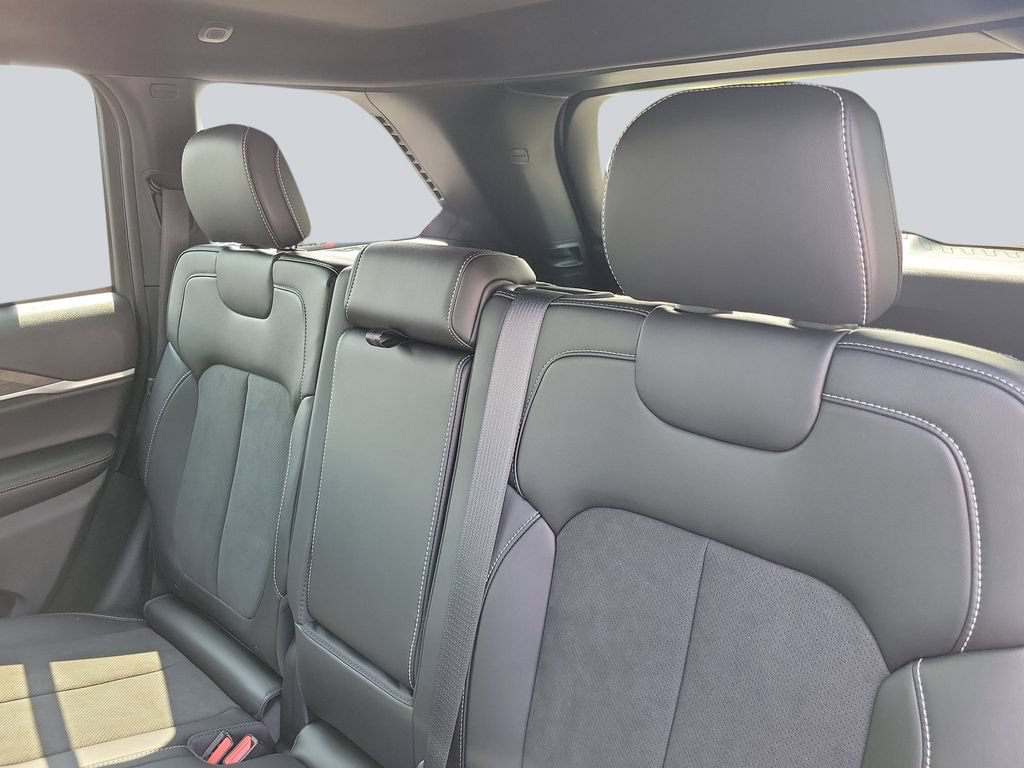New 2026 Jeep Grand Cherokee Altitude RWD image 30