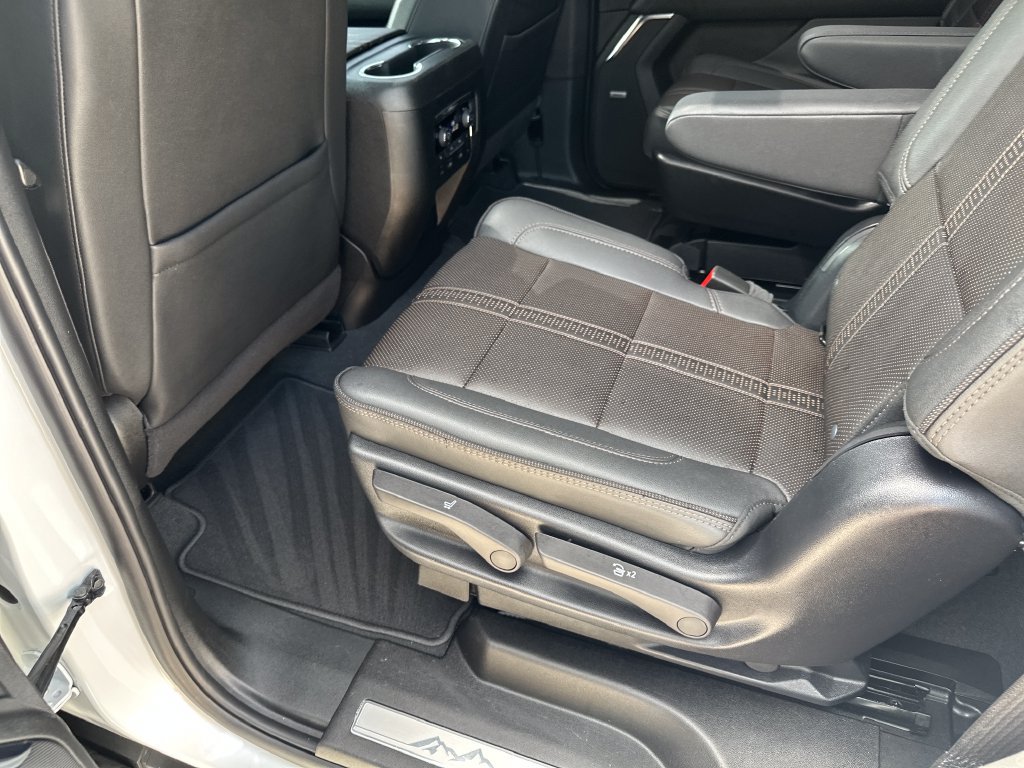 Used 2025 Chevrolet Tahoe High Country AWD/4WD image 33