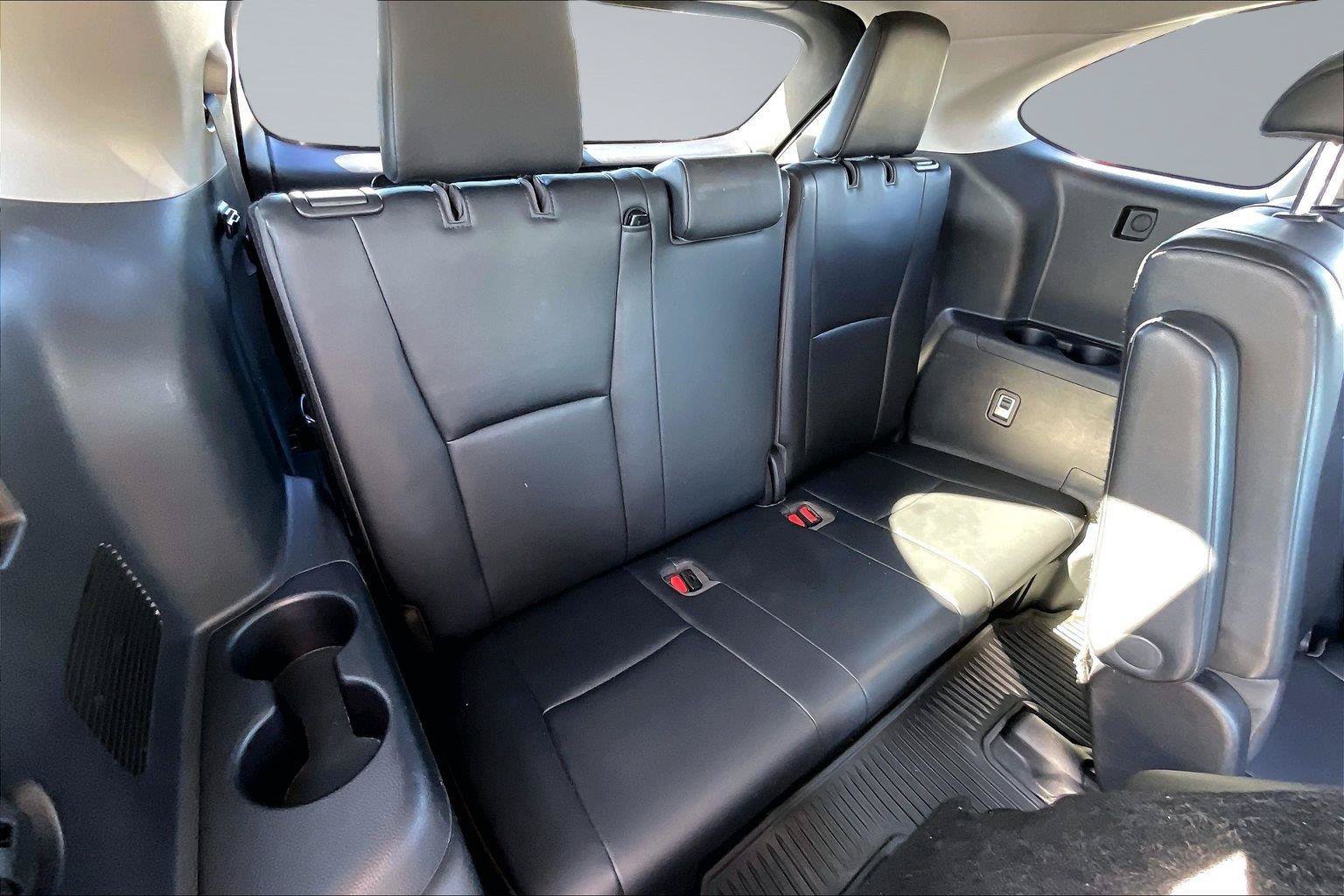 Used 2020 Toyota Highlander XLE AWD/4WD image 29