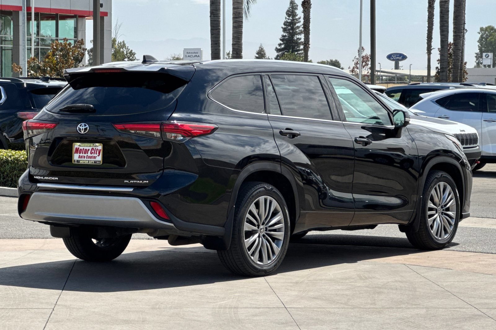 Used 2021 Toyota Highlander Platinum FWD image 4