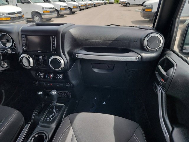 Used 2018 Jeep Wrangler Unlimited Sahara AWD/4WD image 28