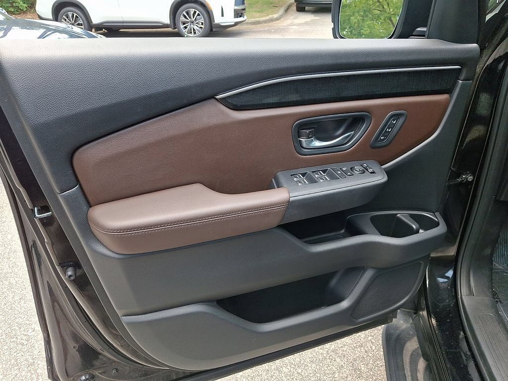 Used 2023 Honda Pilot Elite image 12