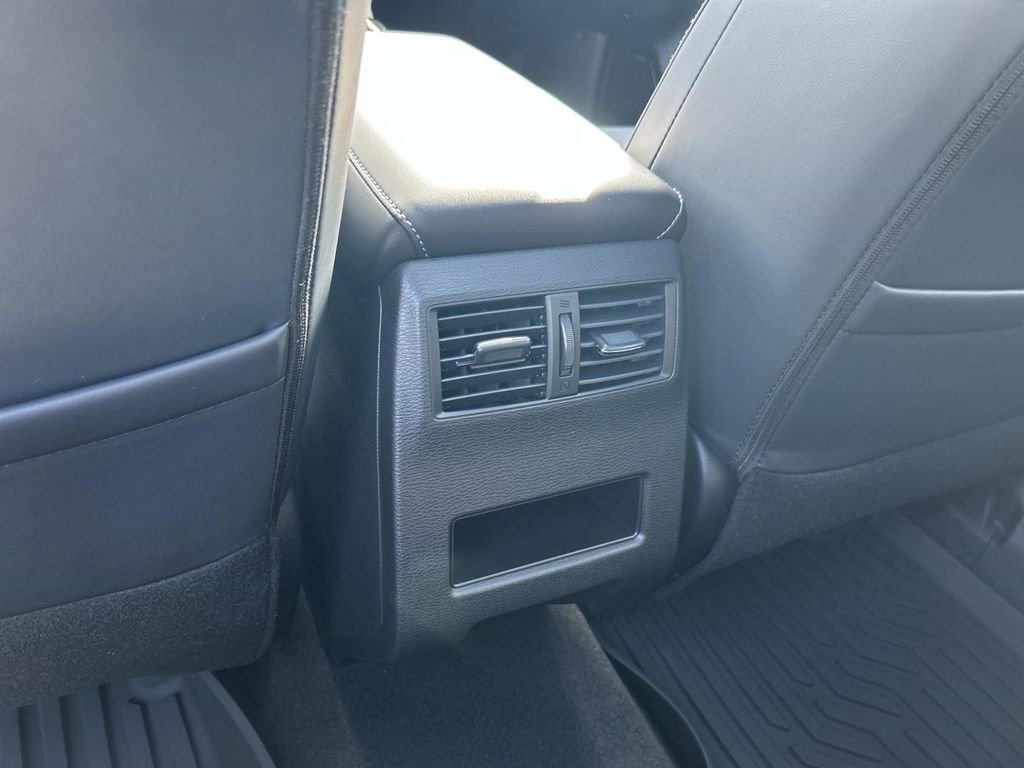 New 2025 Mitsubishi Outlander SE image 18