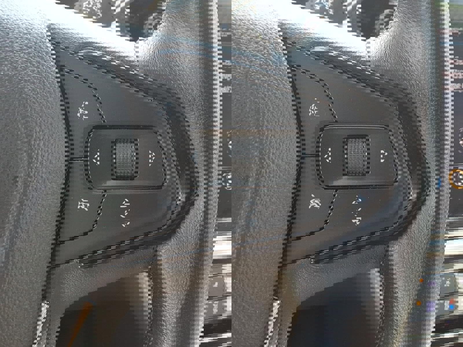 Used 2022 Chevrolet Bolt EUV Premier w/ Launch Edition FWD image 16