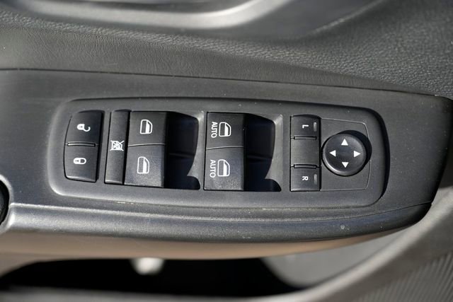 Used 2019 Jeep Cherokee Trailhawk w/ Cold Weather Group image 30