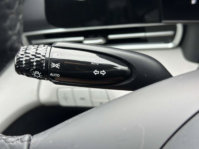 Used 2021 Hyundai Elantra Limited FWD image 26