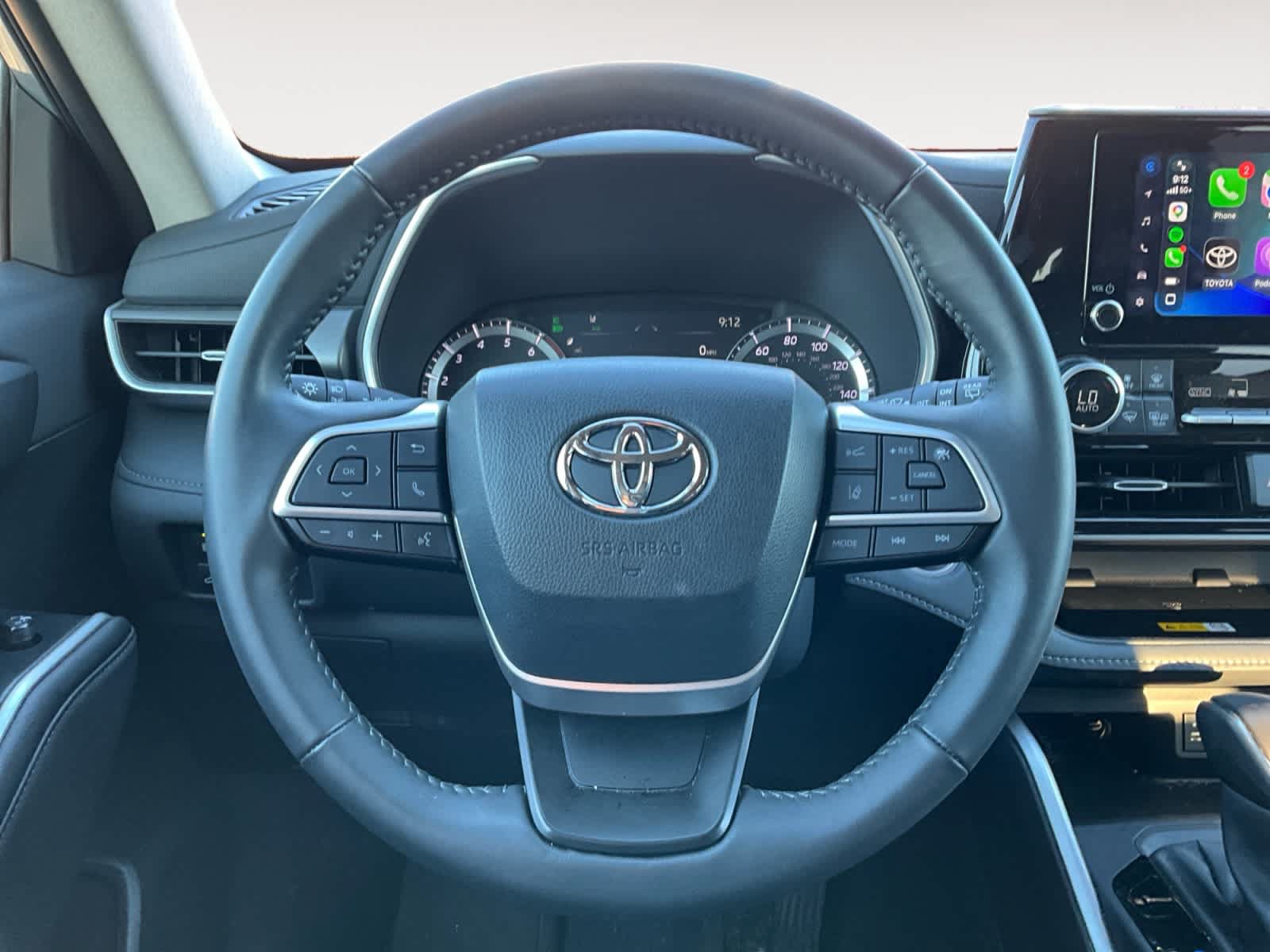 Used 2024 Toyota Highlander XLE AWD/4WD image 12