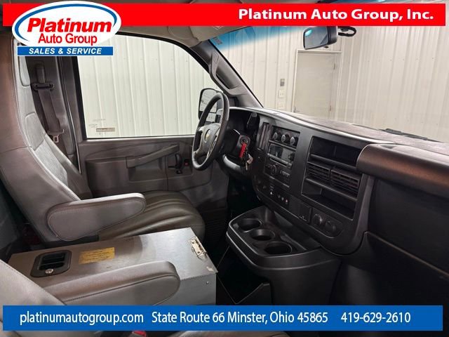 Used 2017 Chevrolet Express 3500 Extended image 38