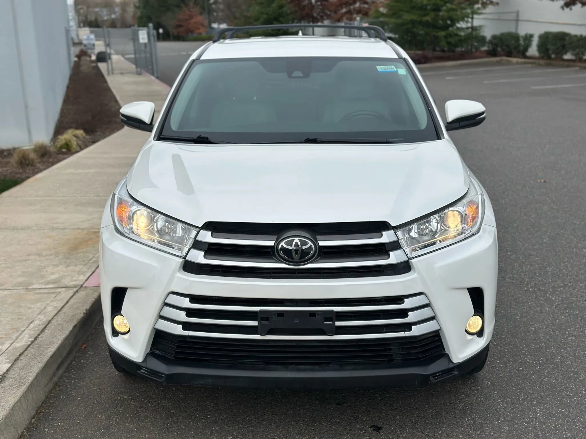 Used 2018 Toyota Highlander Plus AWD/4WD image 25