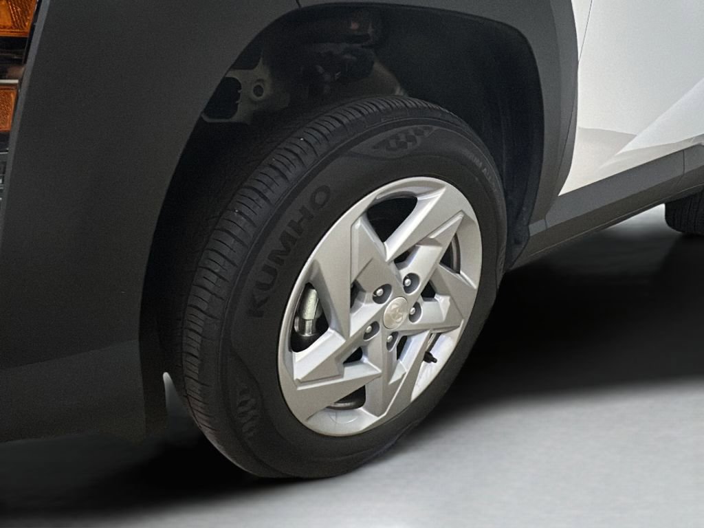 Certified 2025 Hyundai Kona SE AWD/4WD image 4