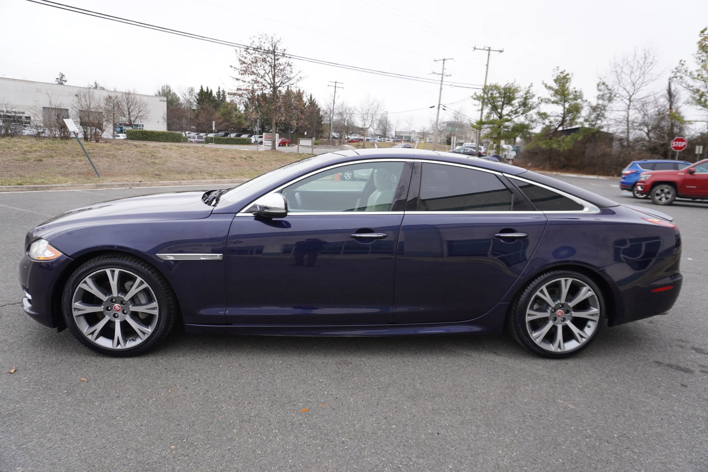 Used 2015 Jaguar XJ image 4