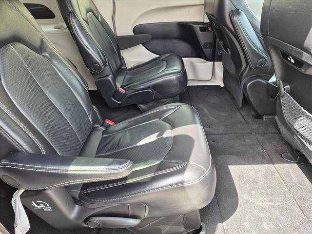 Used 2022 Chrysler Pacifica Touring-L FWD image 18