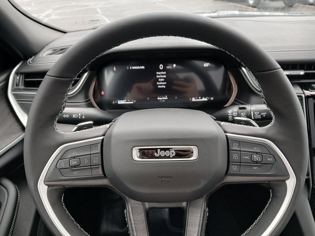 New 2025 Jeep Grand Cherokee Limited w/ Black Appearance Package image 16