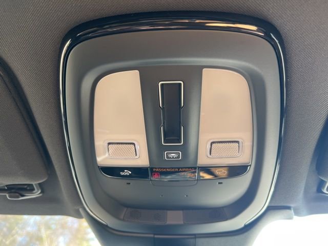 Certified 2025 Volvo V90 B6 Cross Country Ultra image 38