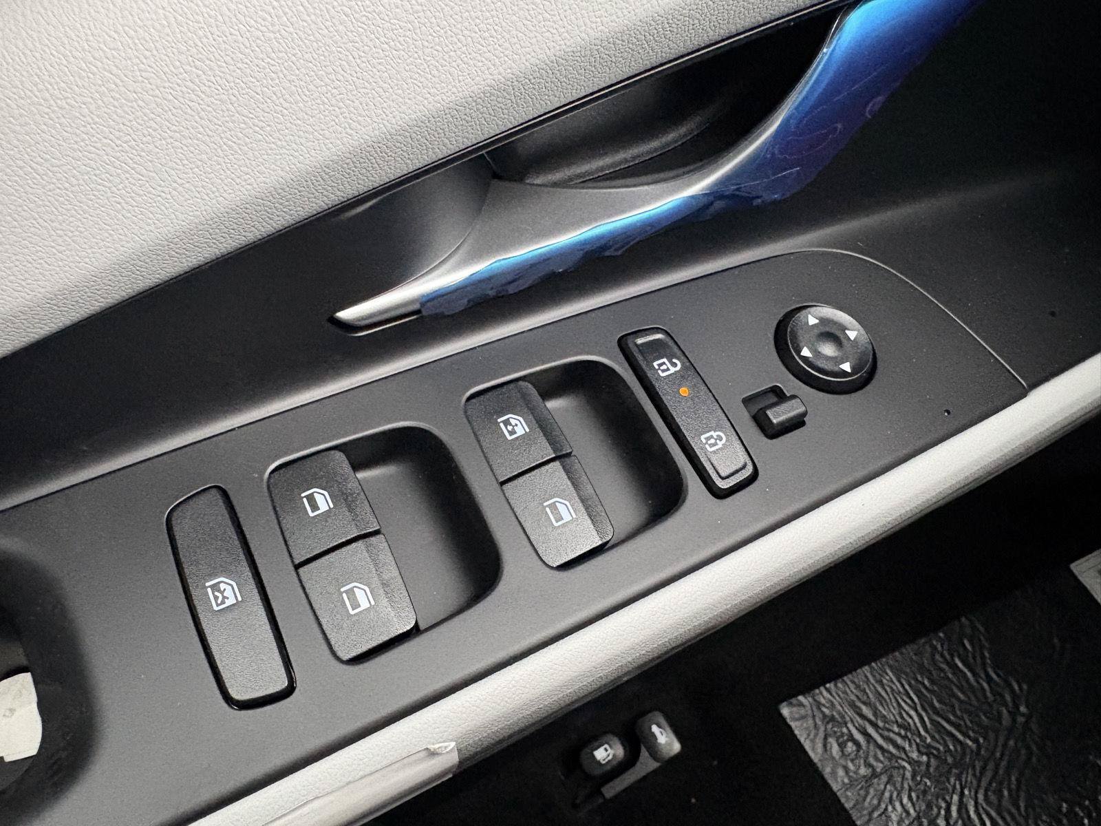 New 2026 Hyundai Elantra Limited FWD image 23