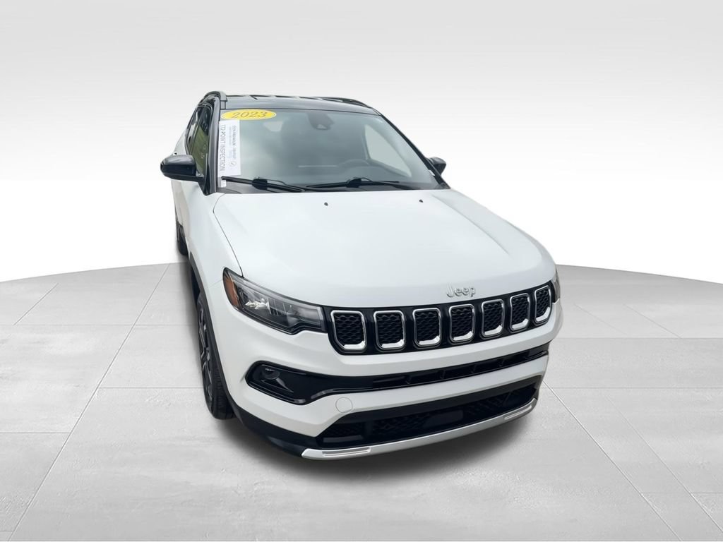 Used 2023 Jeep Compass Limited AWD/4WD image 3
