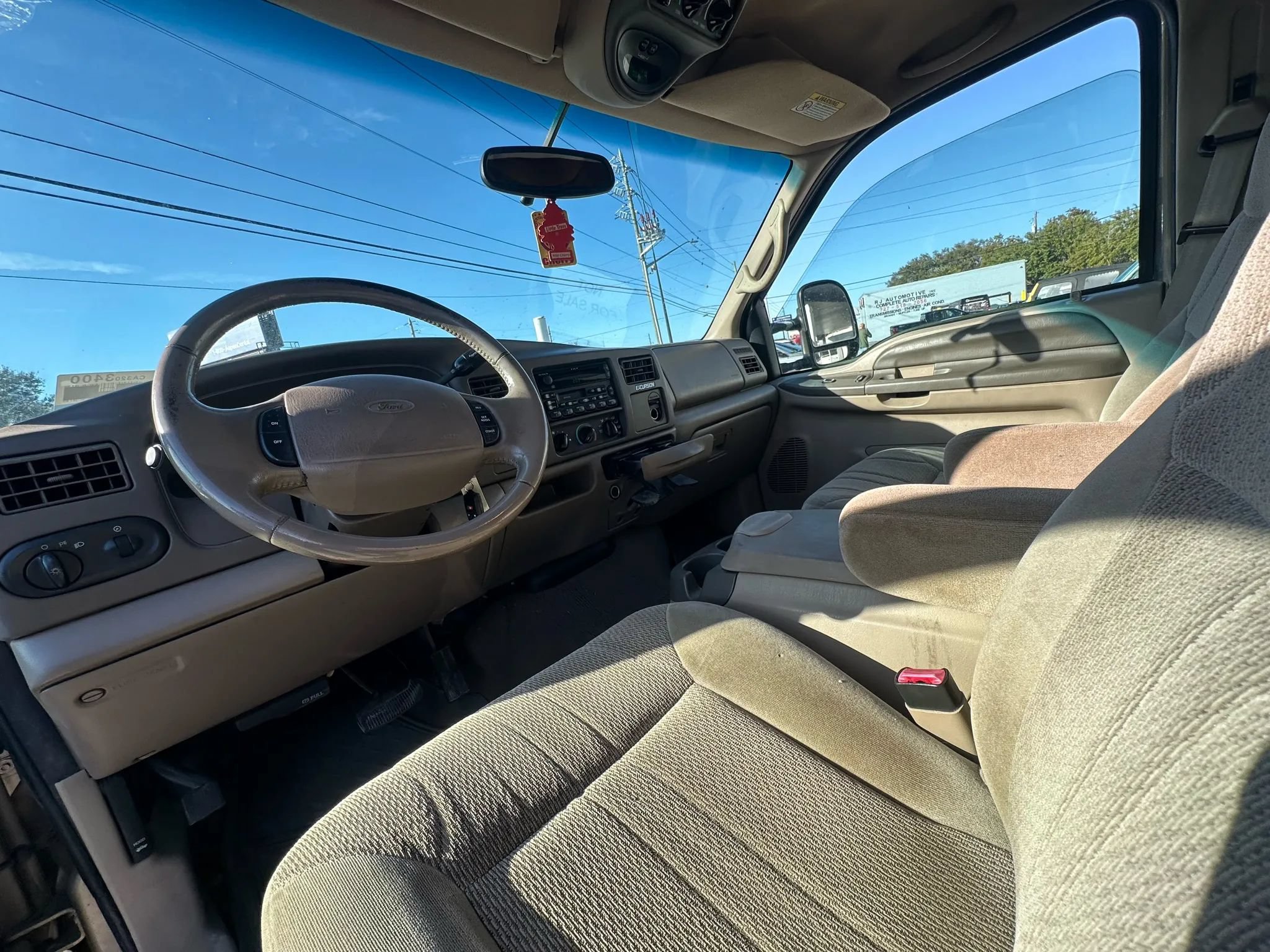 Used 2000 Ford Excursion XLT AWD/4WD image 7