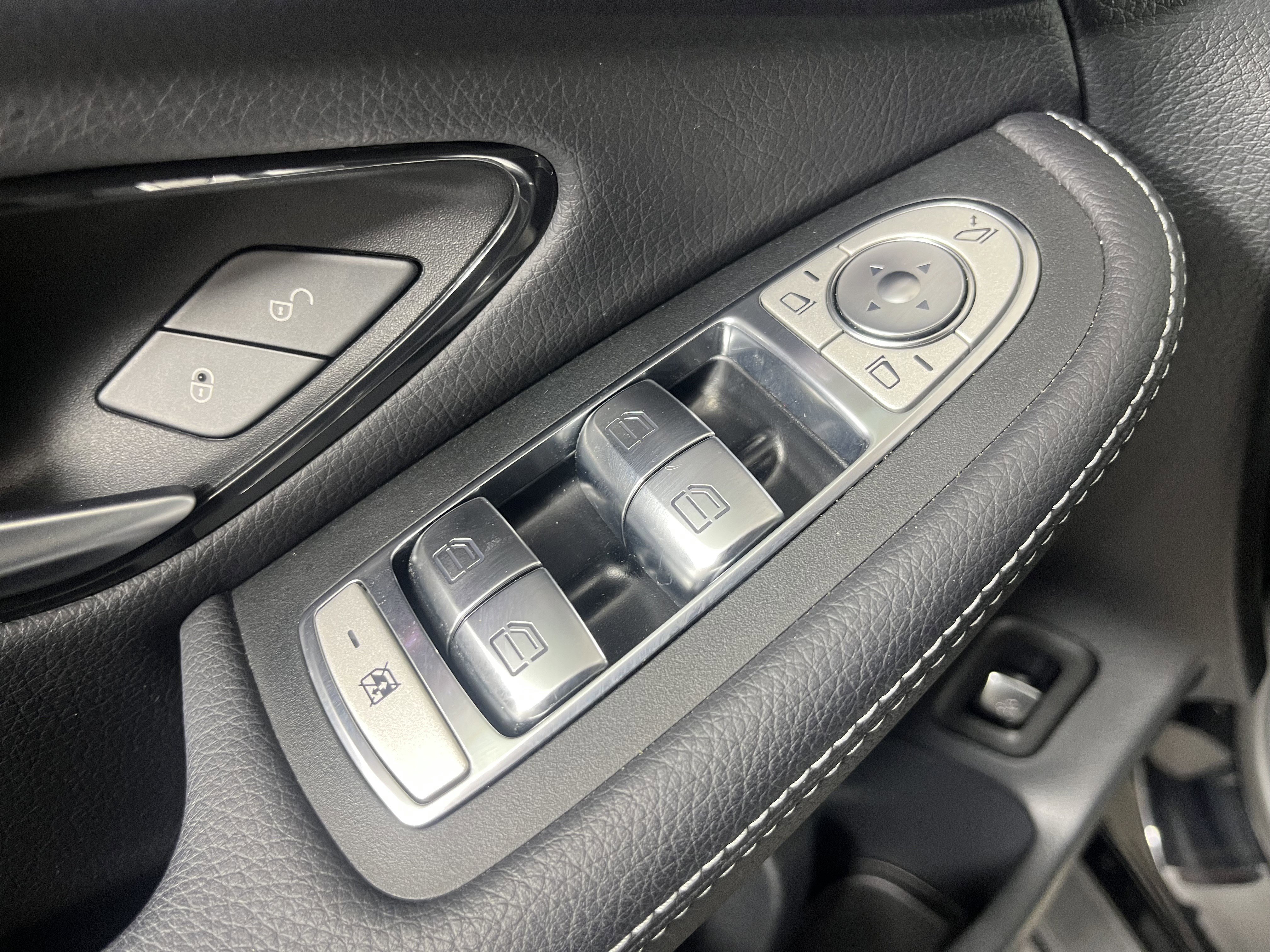 Used 2023 Mercedes-Benz GLC 300 4MATIC Coupe image 19