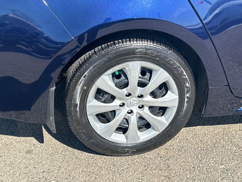 Used 2022 Toyota Corolla LE FWD image 40
