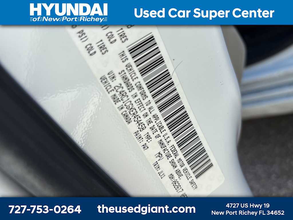 Used 2014 Chrysler Town & Country Touring-L image 14