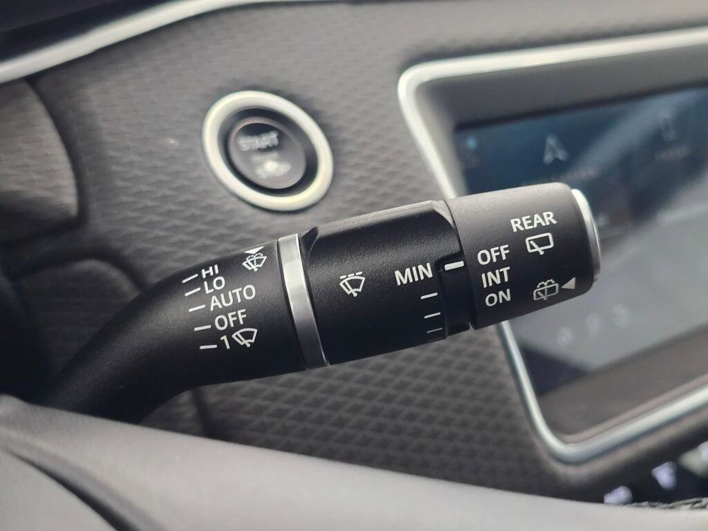 Used 2023 Land Rover Range Rover Evoque S image 39