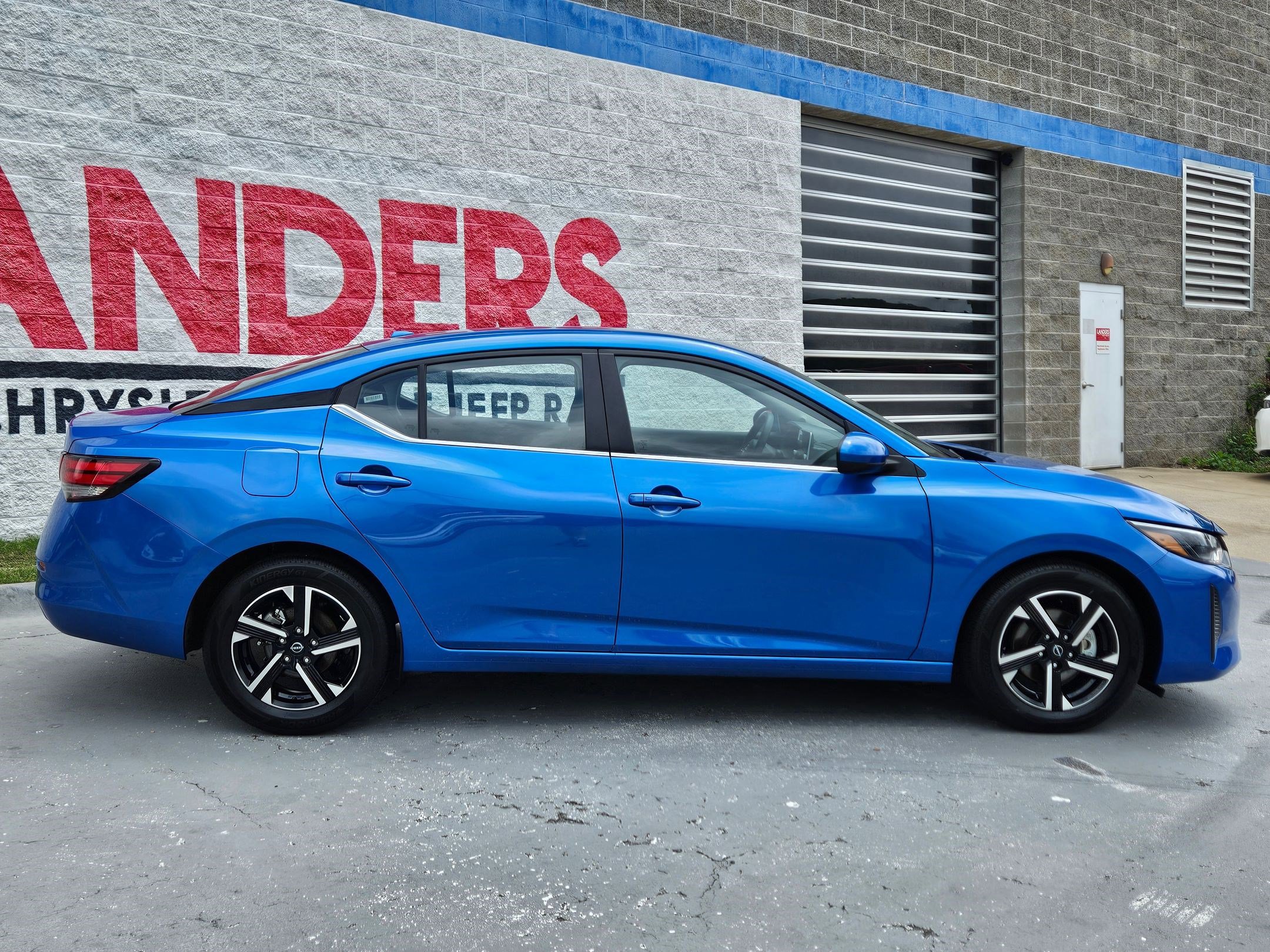 Used 2025 Nissan Sentra SV FWD image 8